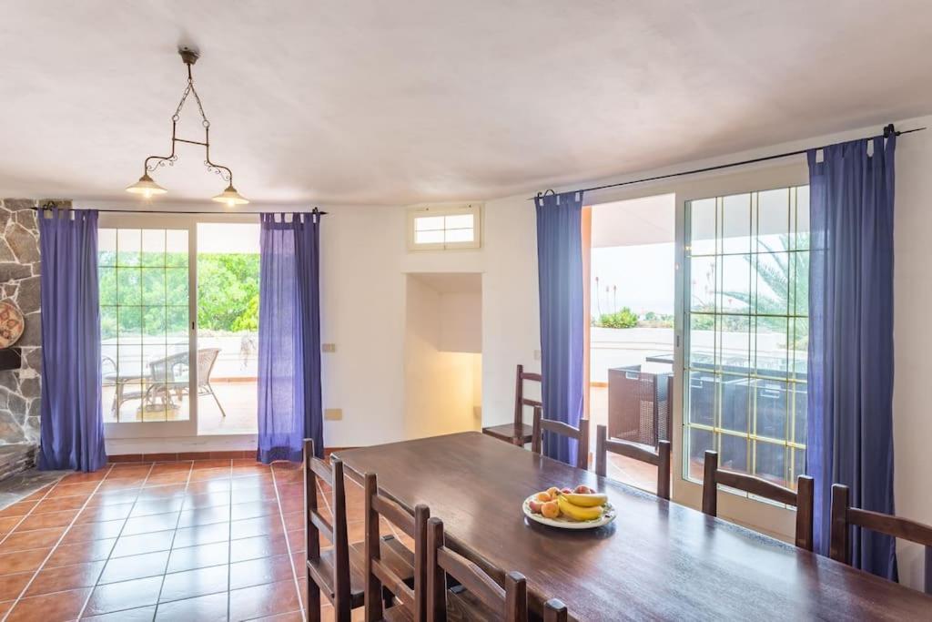 Villa Vacanze Bosa Magomadas Exteriör bild